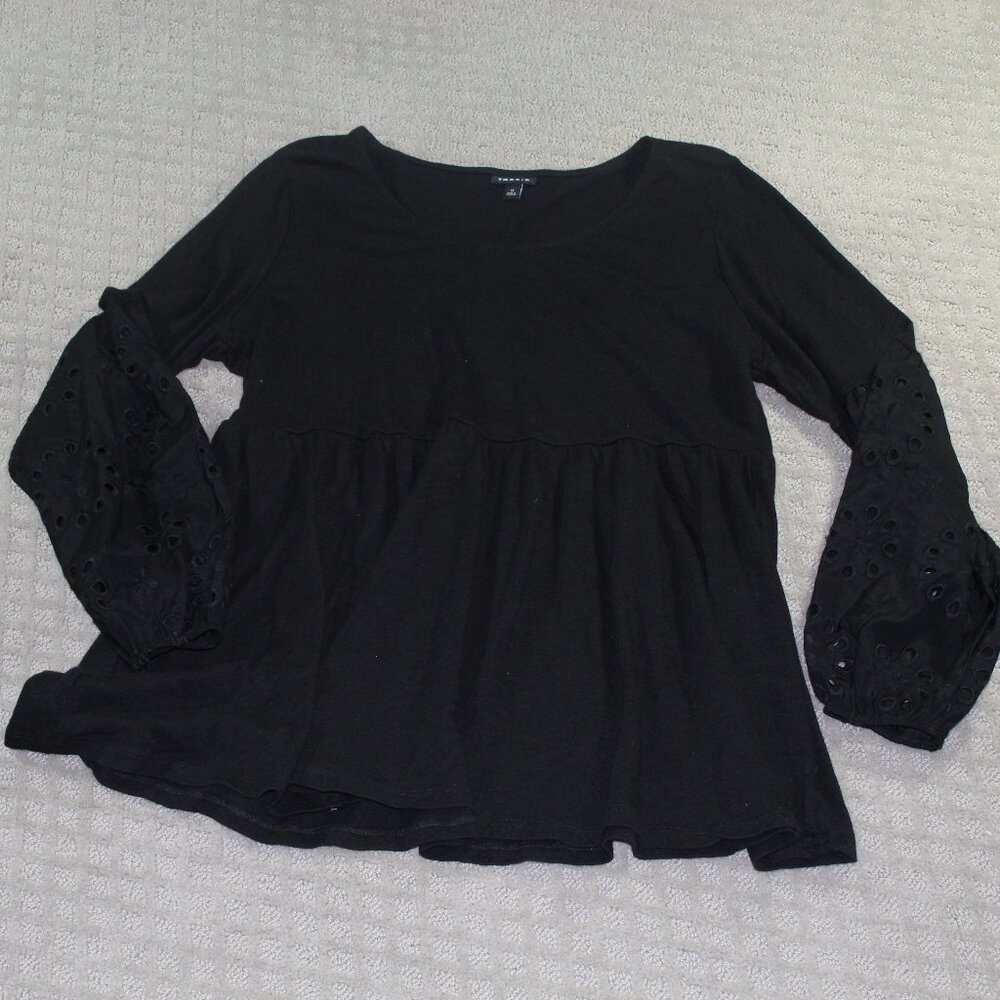 Torrid Sz 0 / Wm 12 Black Knit and Eyelet Blouse EUC
